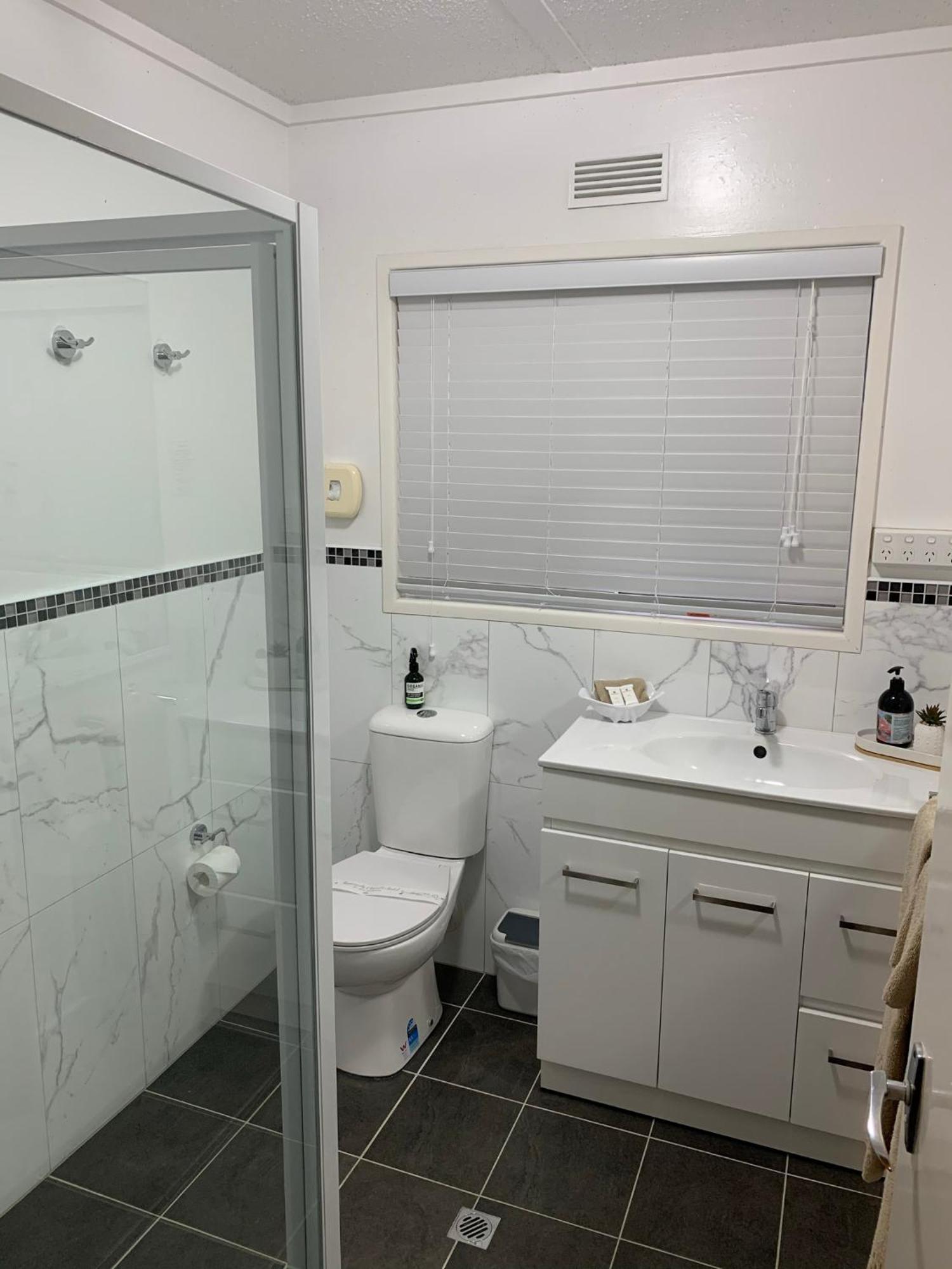 ארמידייל Westwood Motor Inn מראה חיצוני תמונה