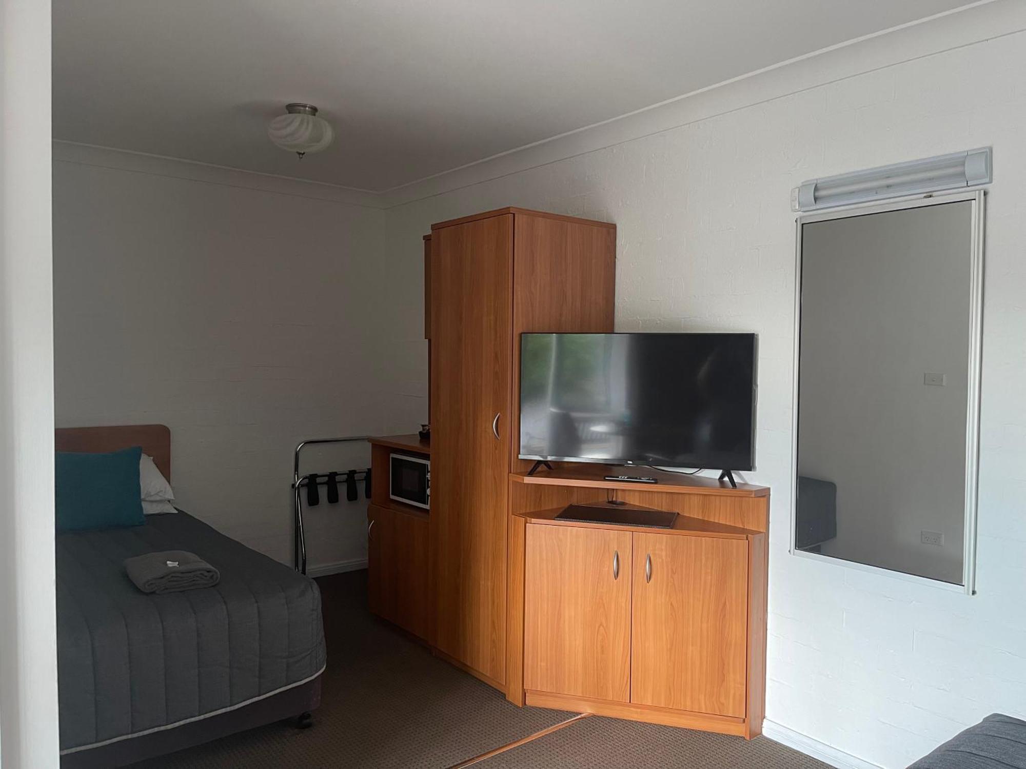 ארמידייל Westwood Motor Inn מראה חיצוני תמונה