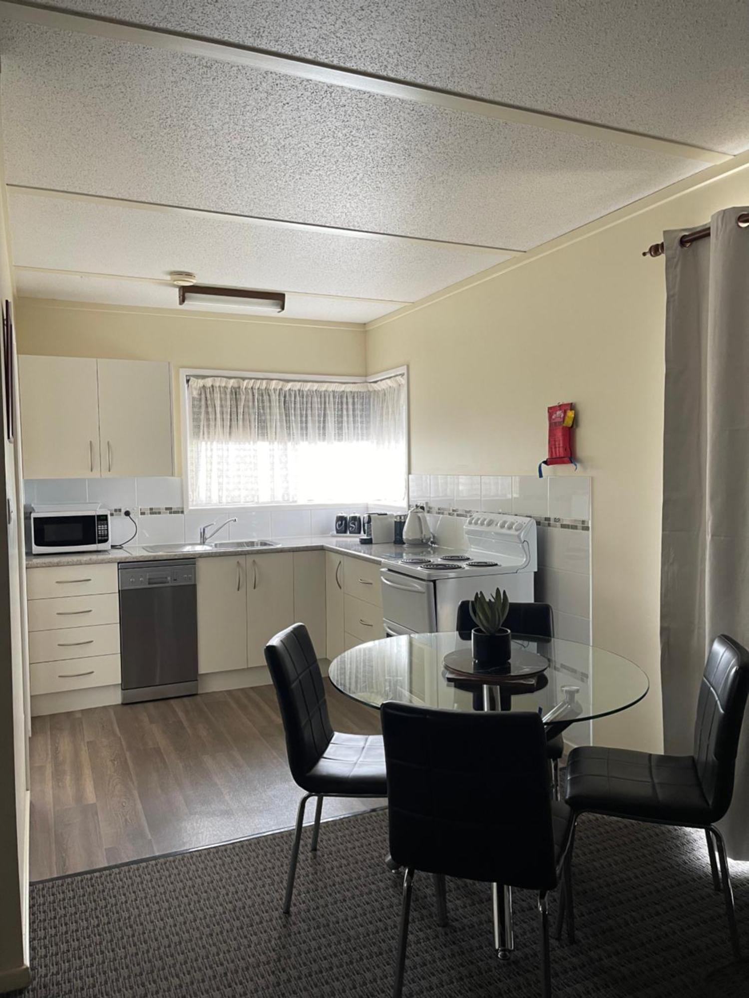 ארמידייל Westwood Motor Inn מראה חיצוני תמונה