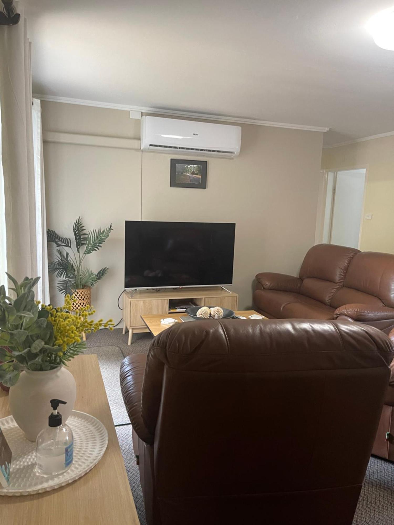 ארמידייל Westwood Motor Inn מראה חיצוני תמונה