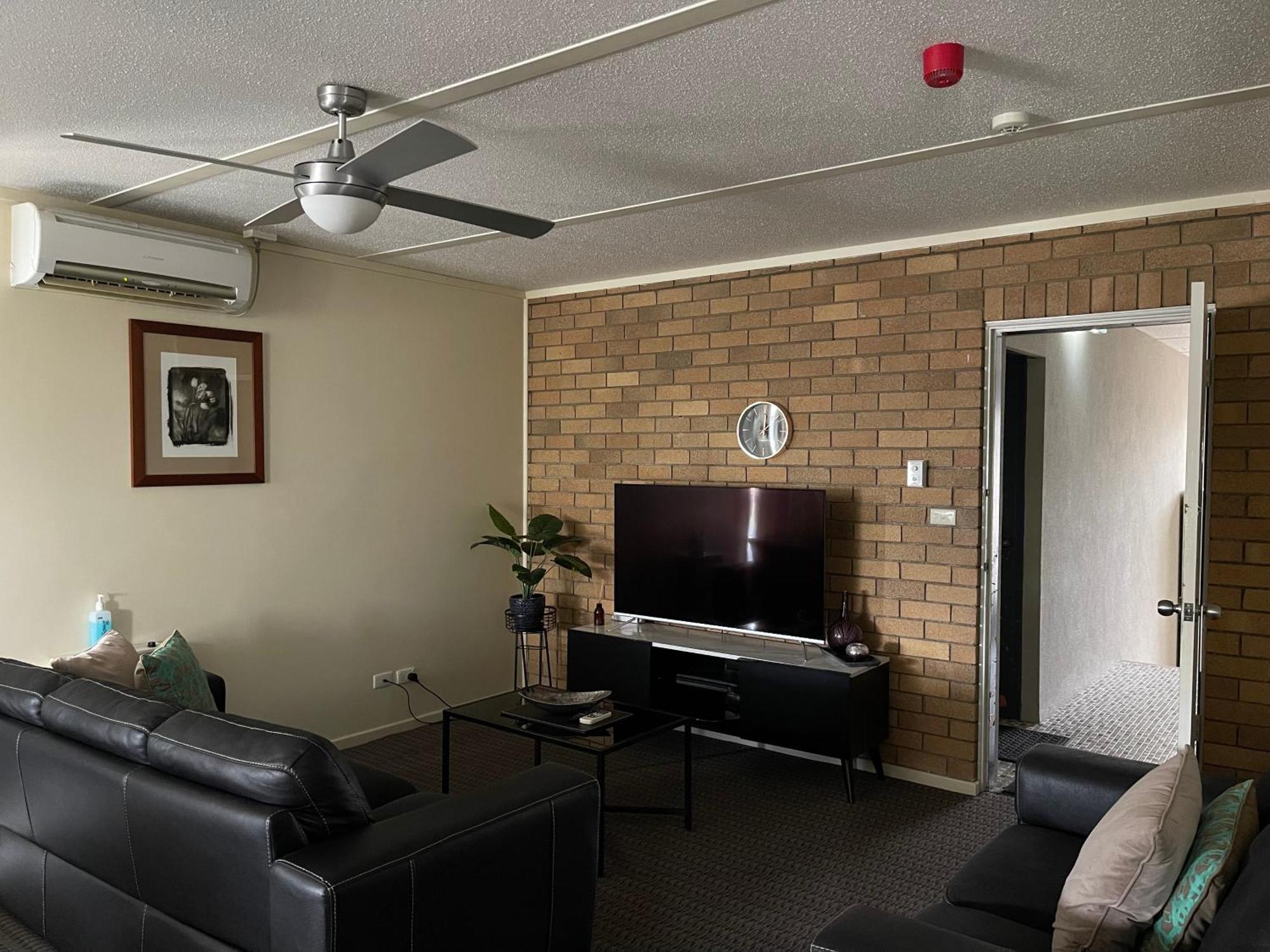 ארמידייל Westwood Motor Inn מראה חיצוני תמונה