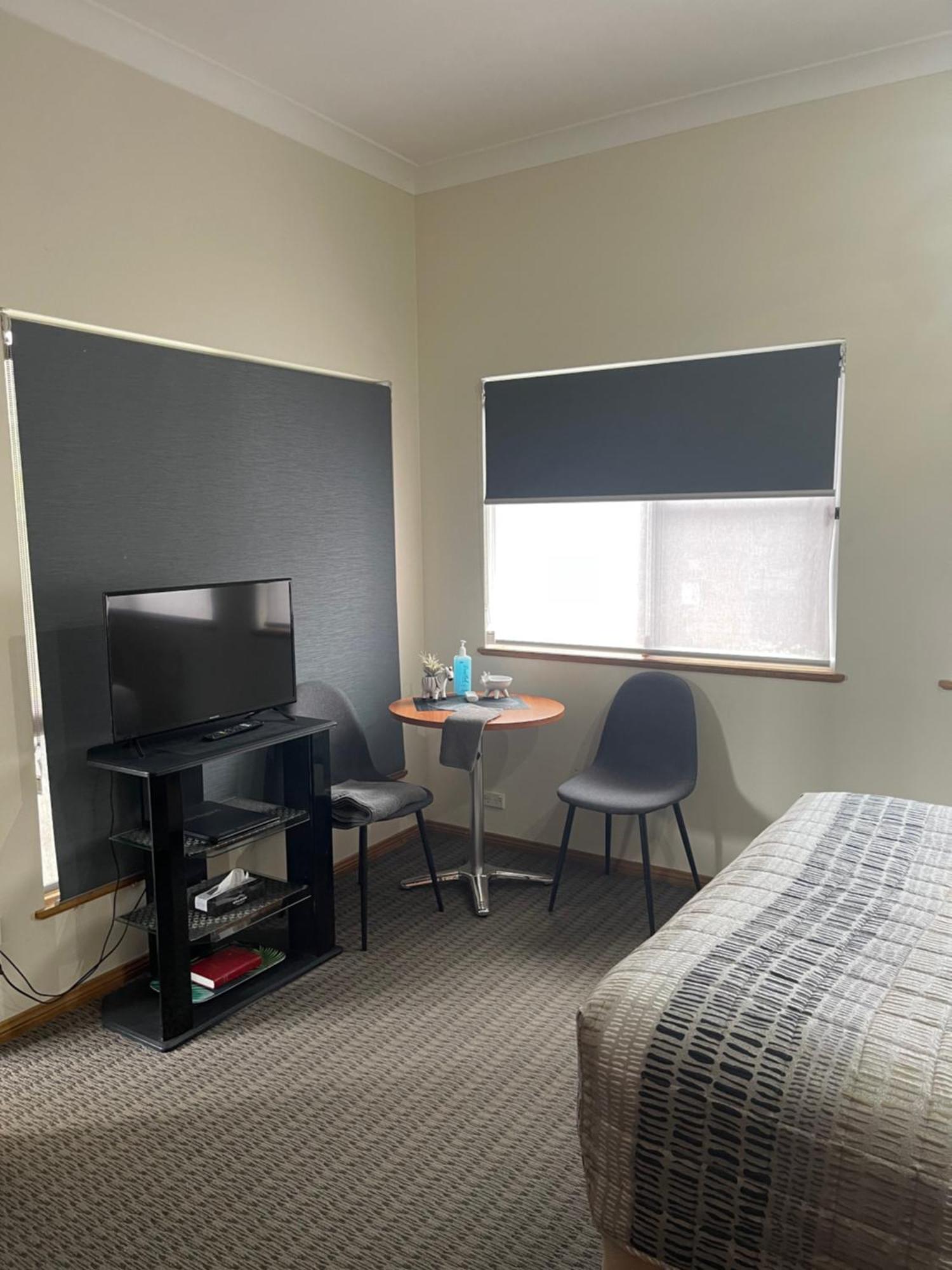ארמידייל Westwood Motor Inn מראה חיצוני תמונה