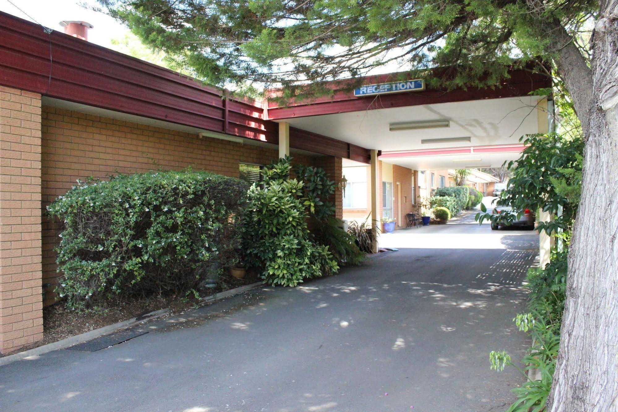 ארמידייל Westwood Motor Inn מראה חיצוני תמונה