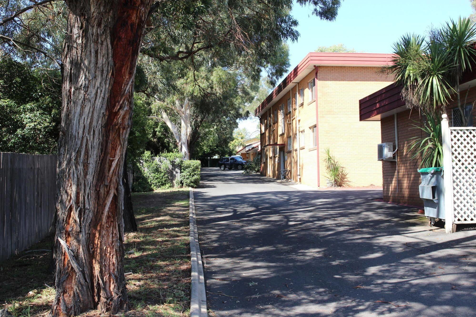 ארמידייל Westwood Motor Inn מראה חיצוני תמונה