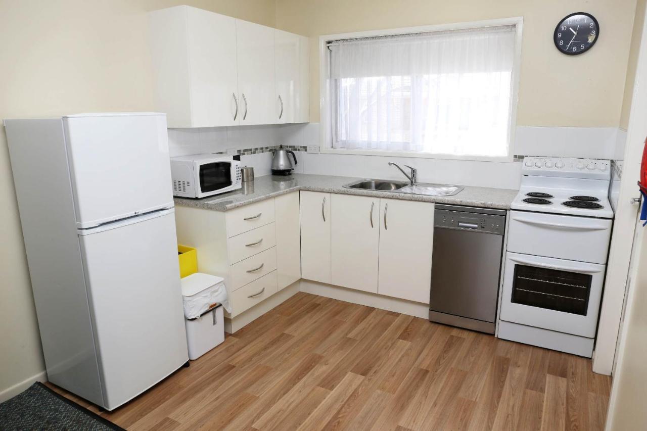 ארמידייל Westwood Motor Inn מראה חיצוני תמונה