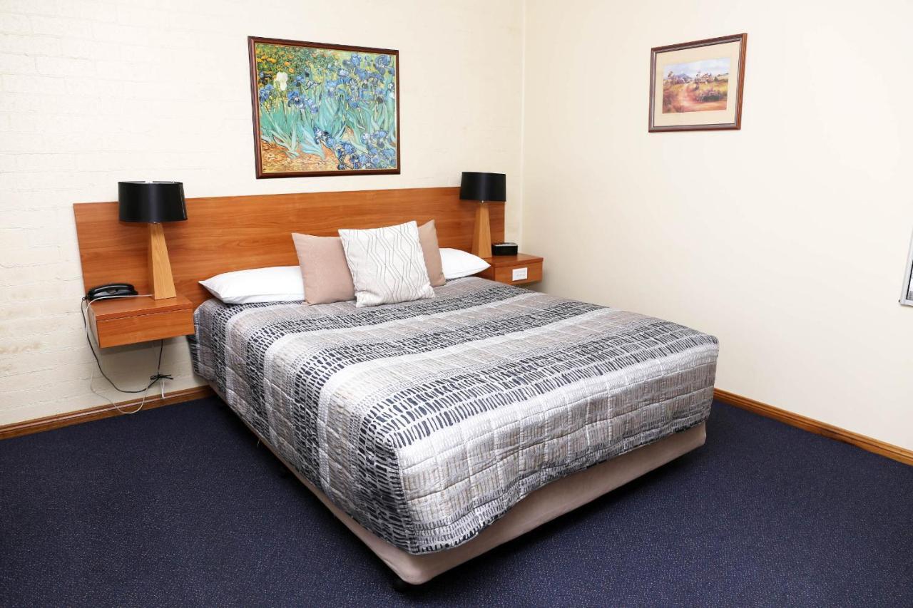 ארמידייל Westwood Motor Inn מראה חיצוני תמונה