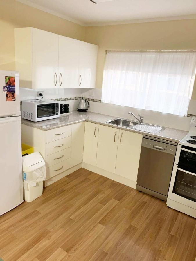 ארמידייל Westwood Motor Inn מראה חיצוני תמונה